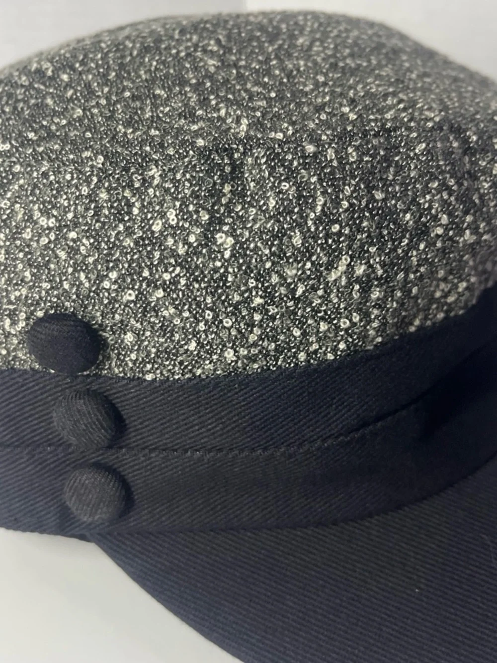 Chic Two-Tone Cadet Cap — Brand New with Tags! 🖤✨